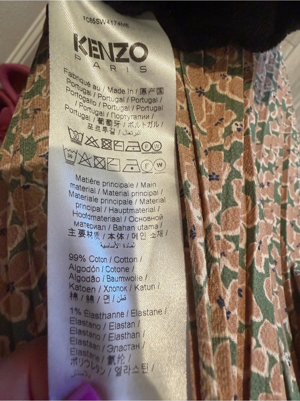Label inside garment - Picture 5 of 7